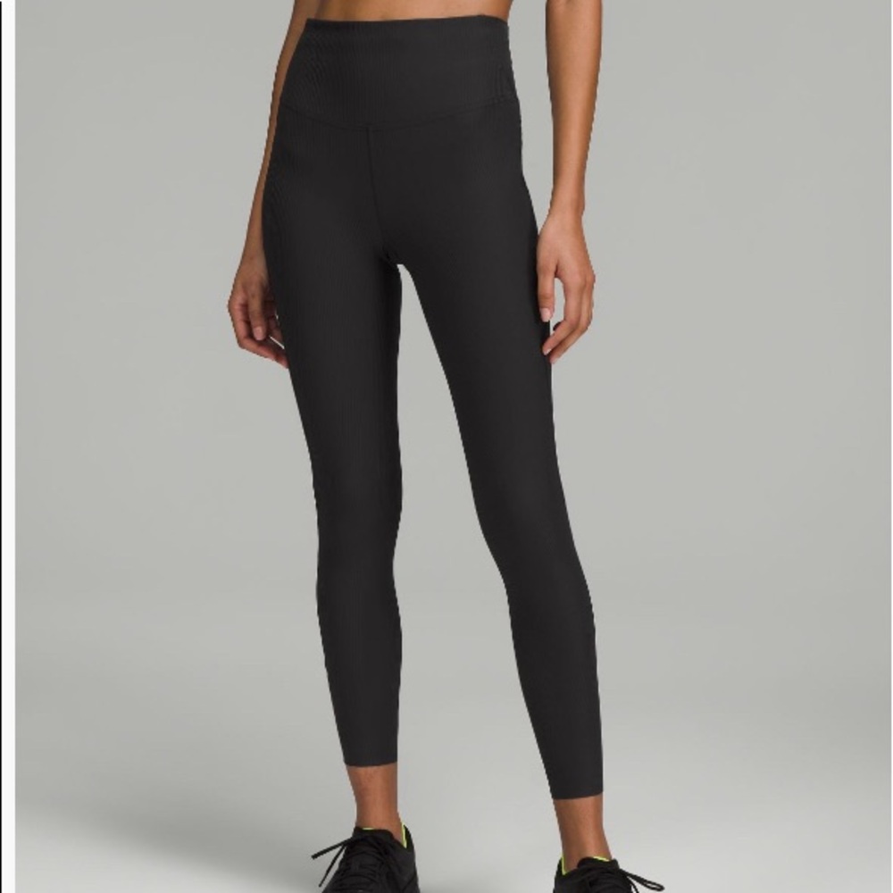 Lululemon base pace RIBBED tight. 25”